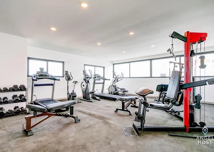2br Retreat W Rooftop Pool & Bbq