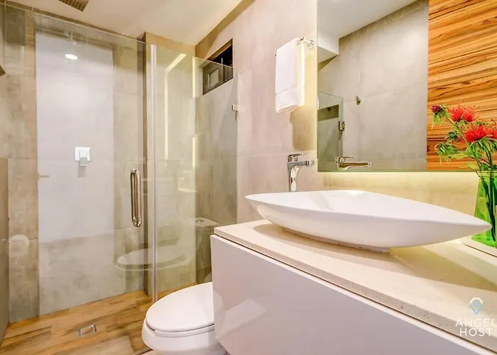 2br Retreat W Rooftop Pool & Bbq *