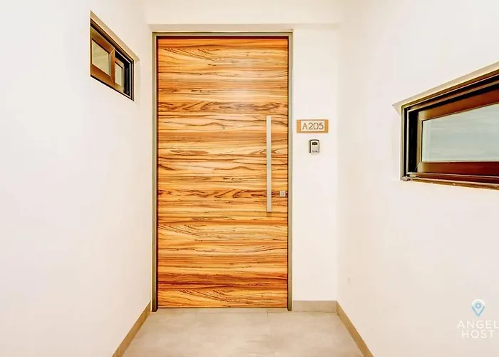 2br Retreat W Rooftop Pool & Bbq Apartment